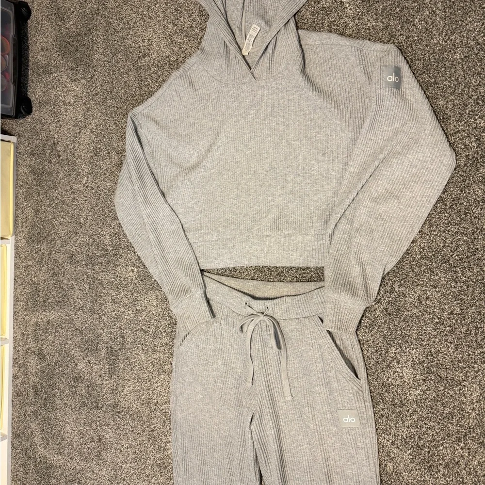 Alo Muse jogger and hoodie set - Picture 2 of 7